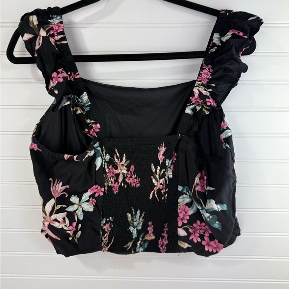 Torrid women’s black floral ruffle trim smocked crop top. Plus size 0 - Picture 2 of 6